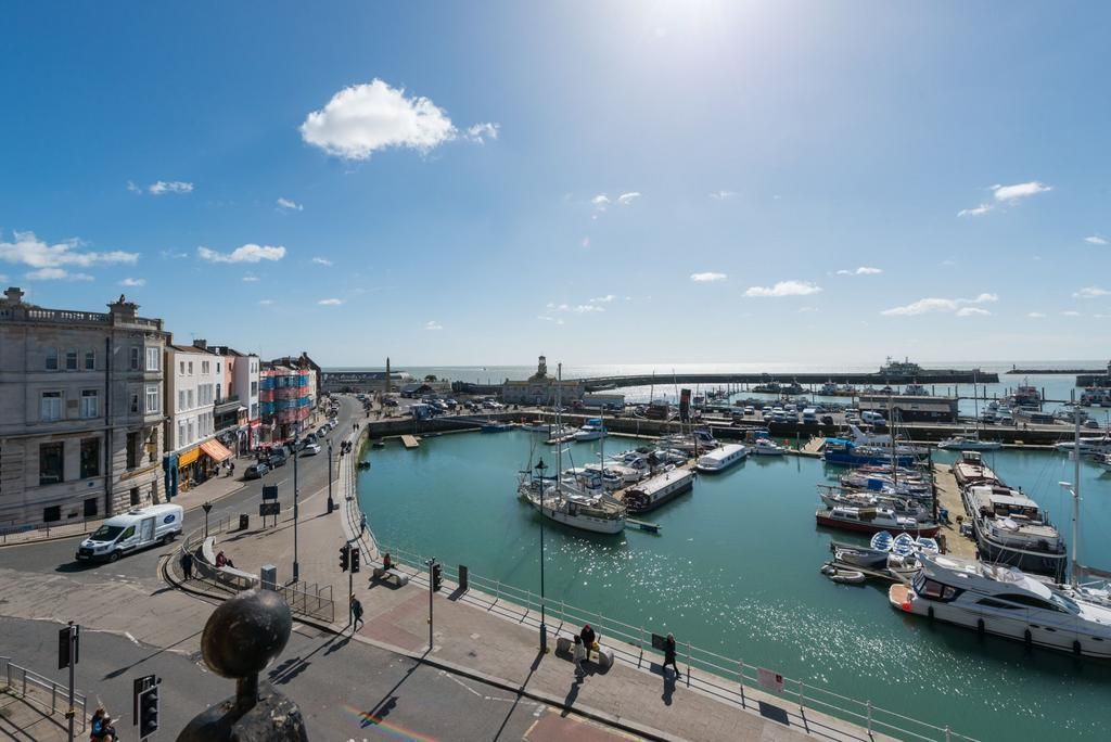 Property photo 1 of 13 Harbour60.Jpg