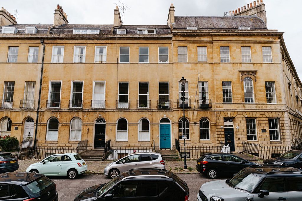 Property photo 2 of 31