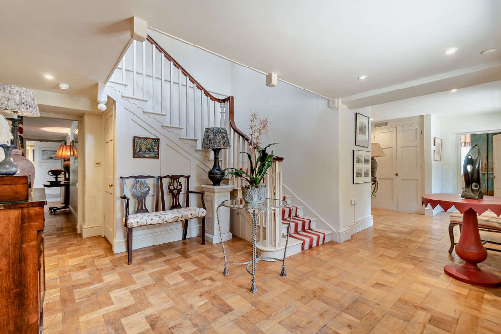 Property photo 3 of 18 Hall