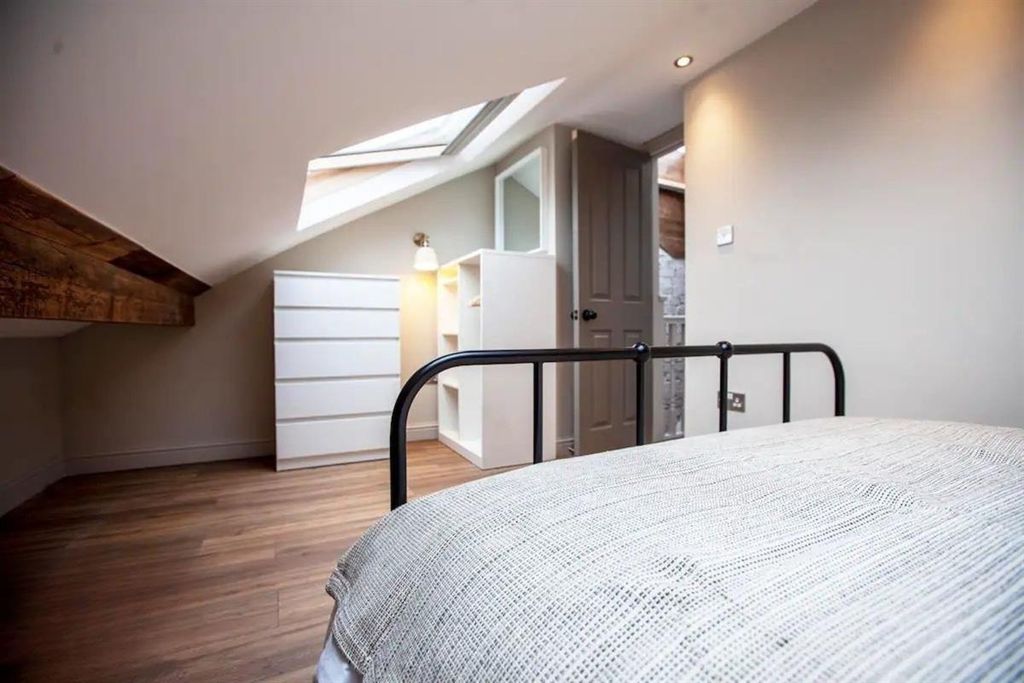 Property photo 2 of 9 Bright Attic Double Bedroom With Skylight...