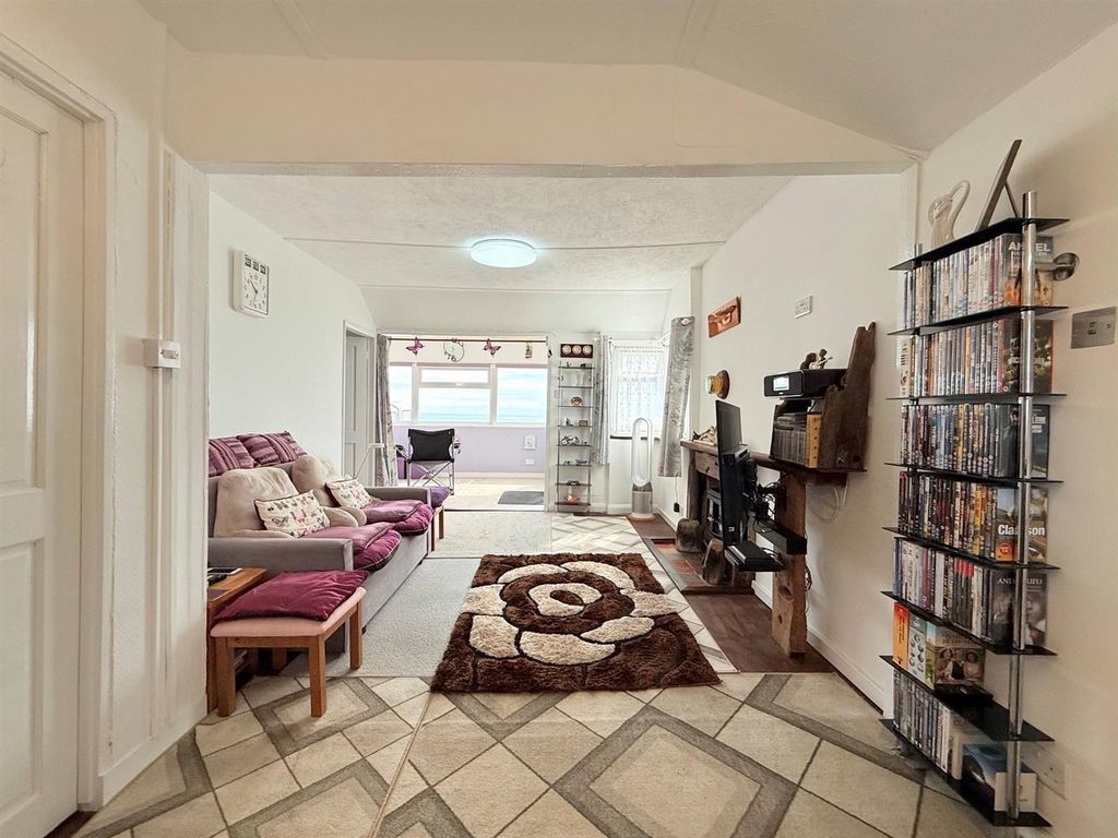 Property photo 2 of 19 Sitting Room