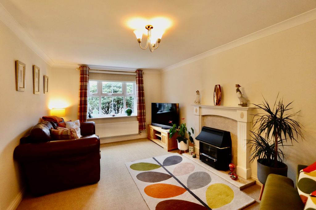 Property photo 2 of 40