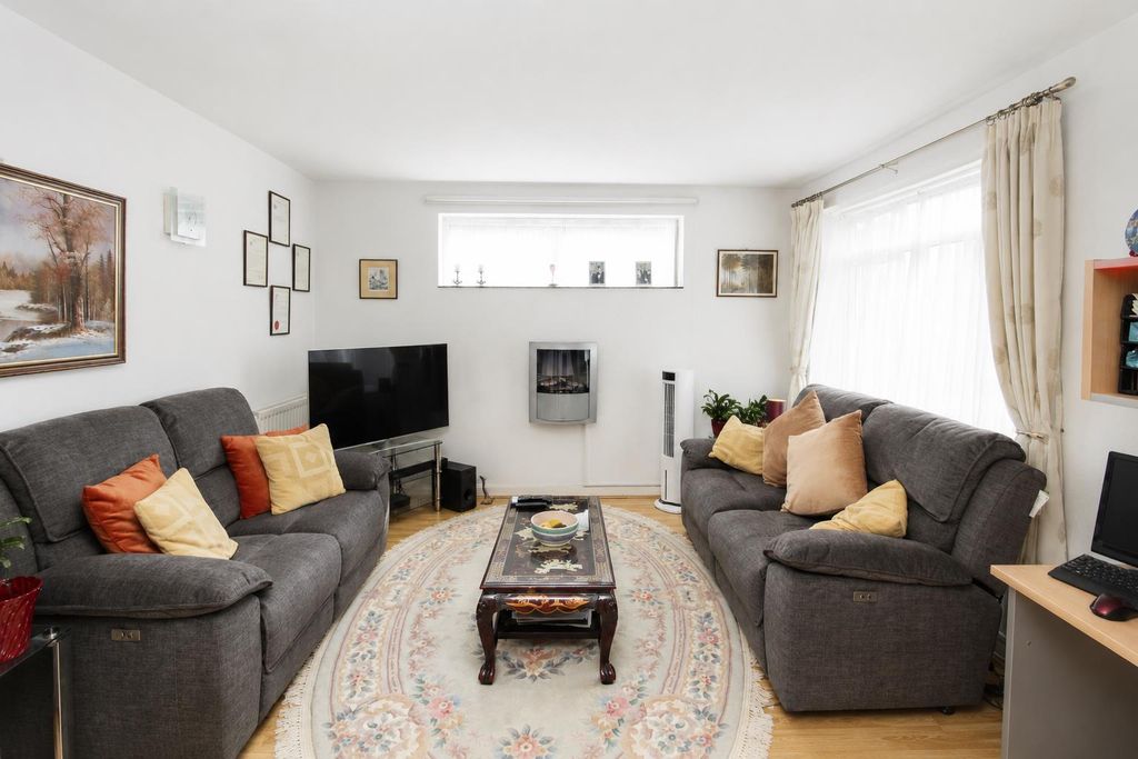 Property photo 2 of 19