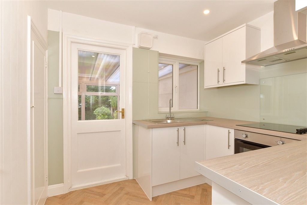 Property photo 2 of 10 Kitchen