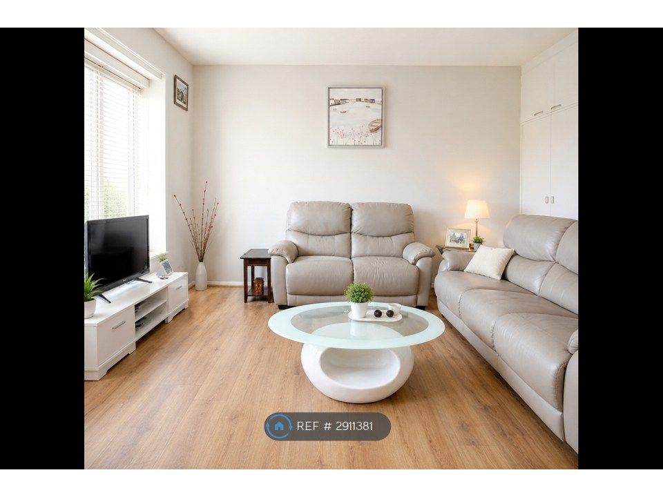 Property photo 1 of 6 Living Room