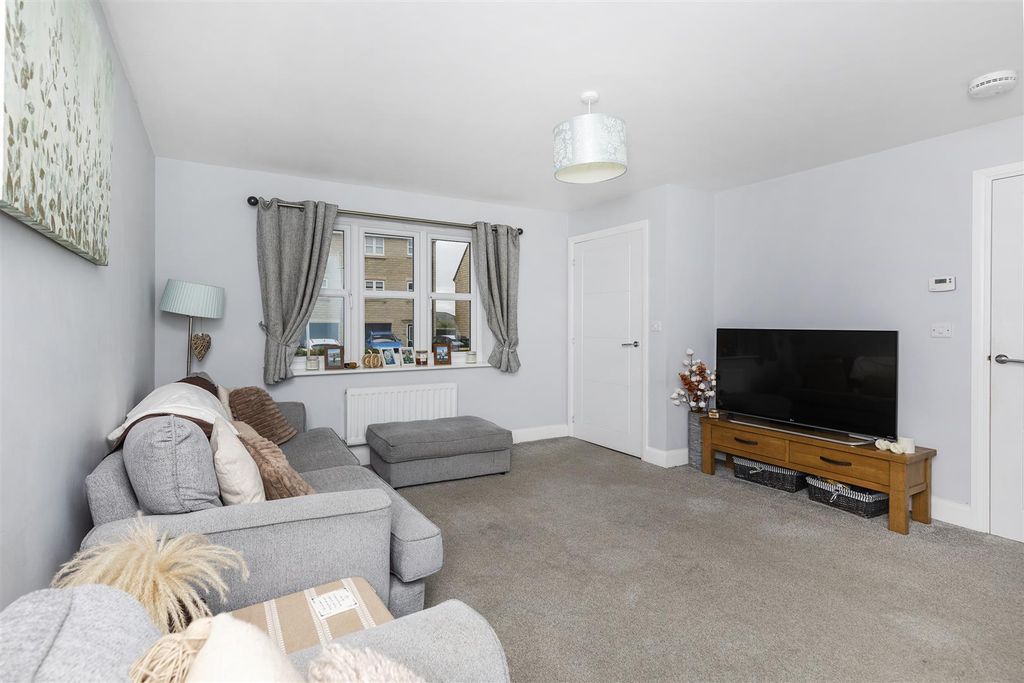 Property photo 3 of 46 Living Room