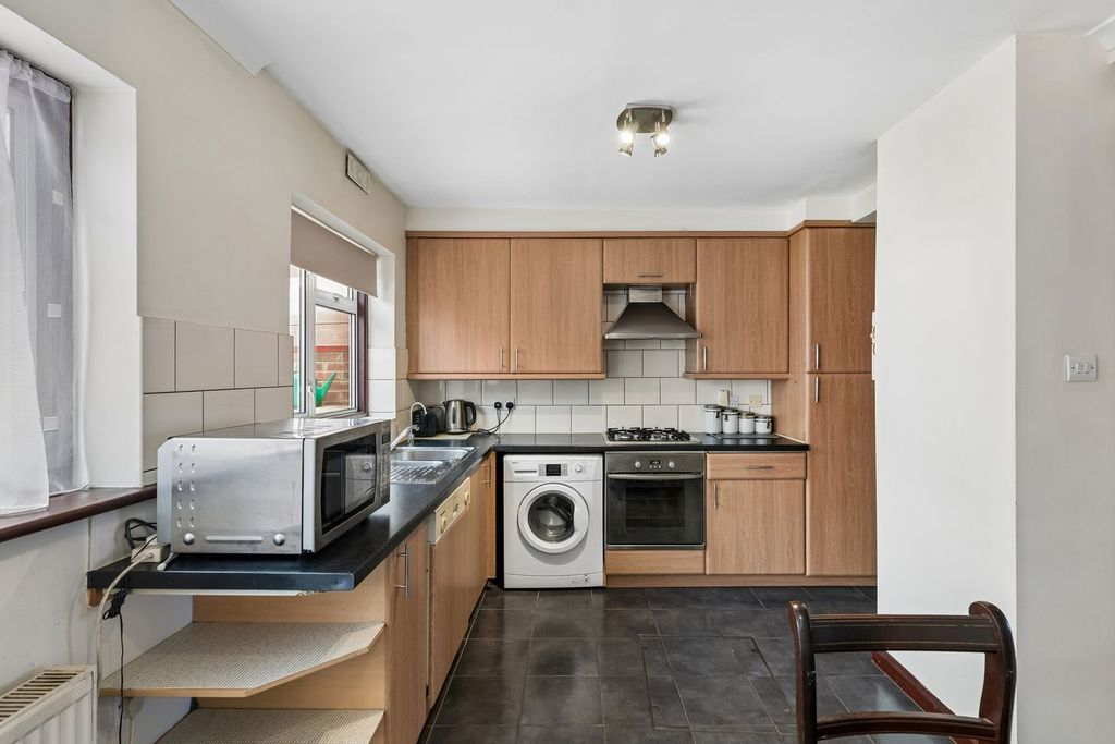 Property photo 3 of 23