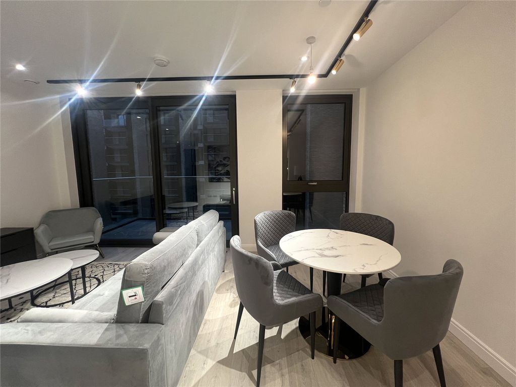 Property photo 2 of 28 Picture No. 18