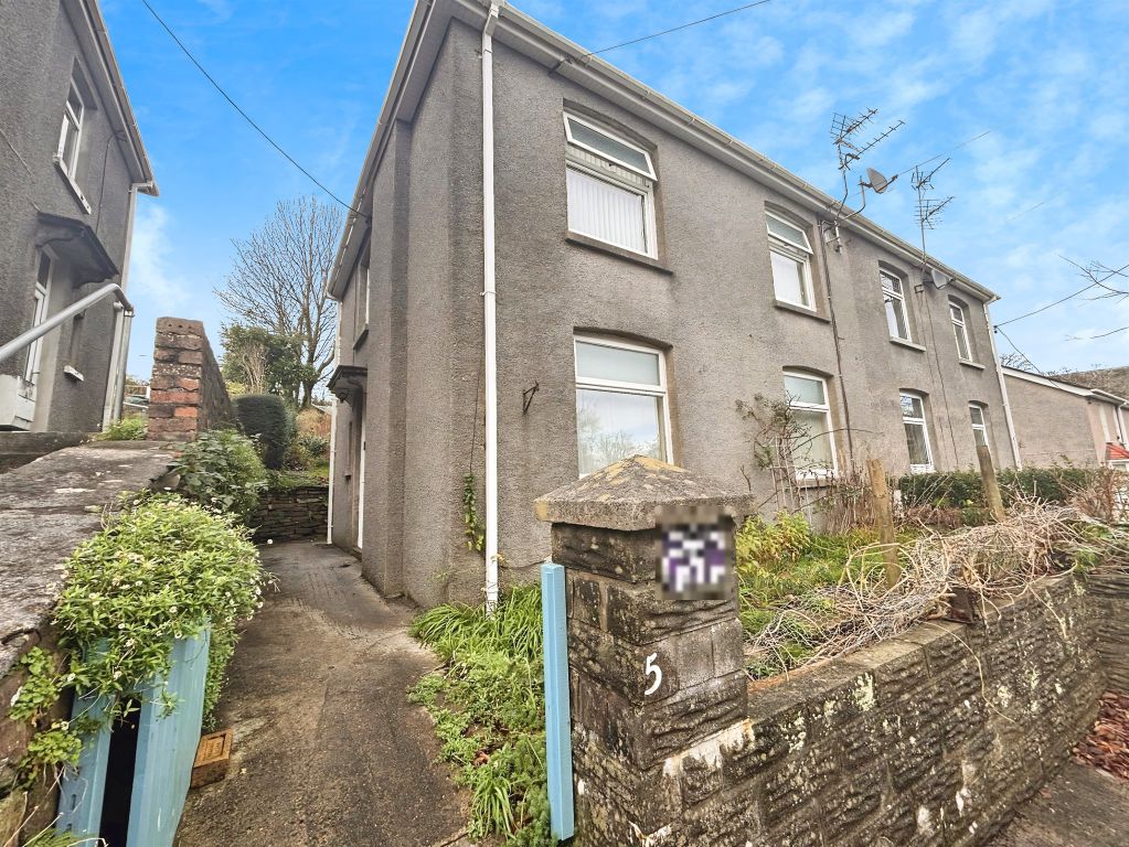 Property photo 2 of 27