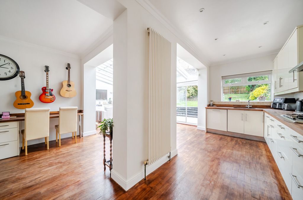 Property photo 3 of 22 1446527-7-69E64Ab...