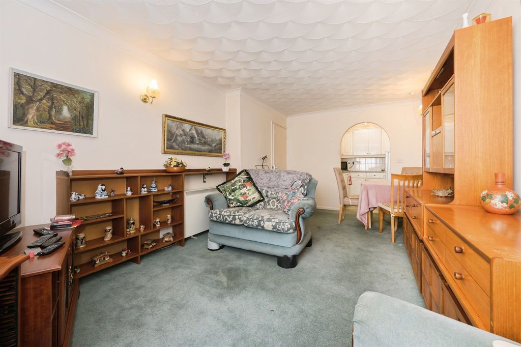 Property photo 3 of 8