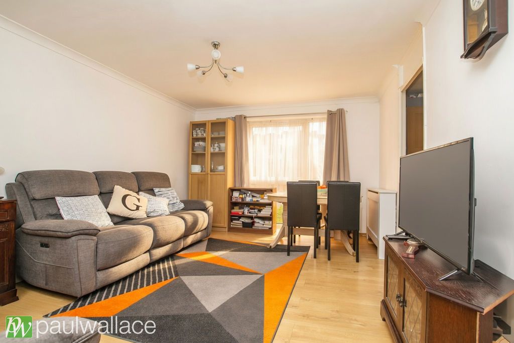 Property photo 2 of 9 Living / Dining Room