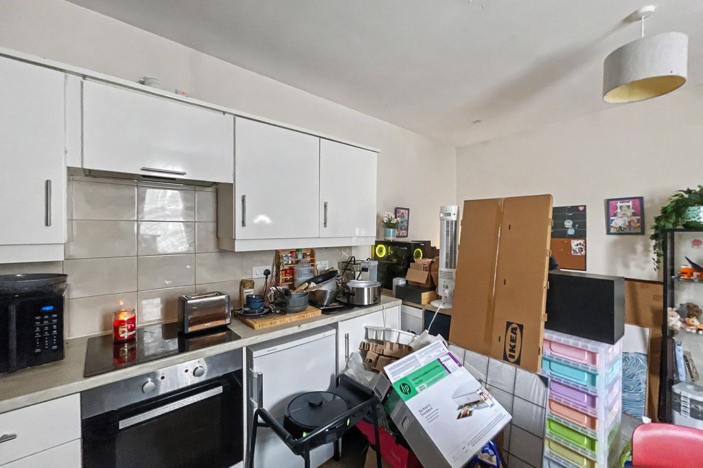 Property photo 3 of 23