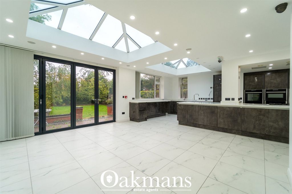 Property photo 2 of 31 Picture No. 10