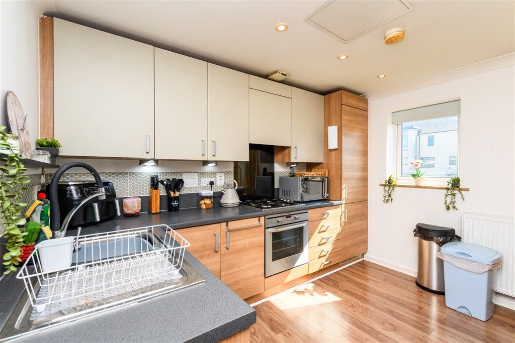 Property photo 1 of 8 Lounge/Kitchen