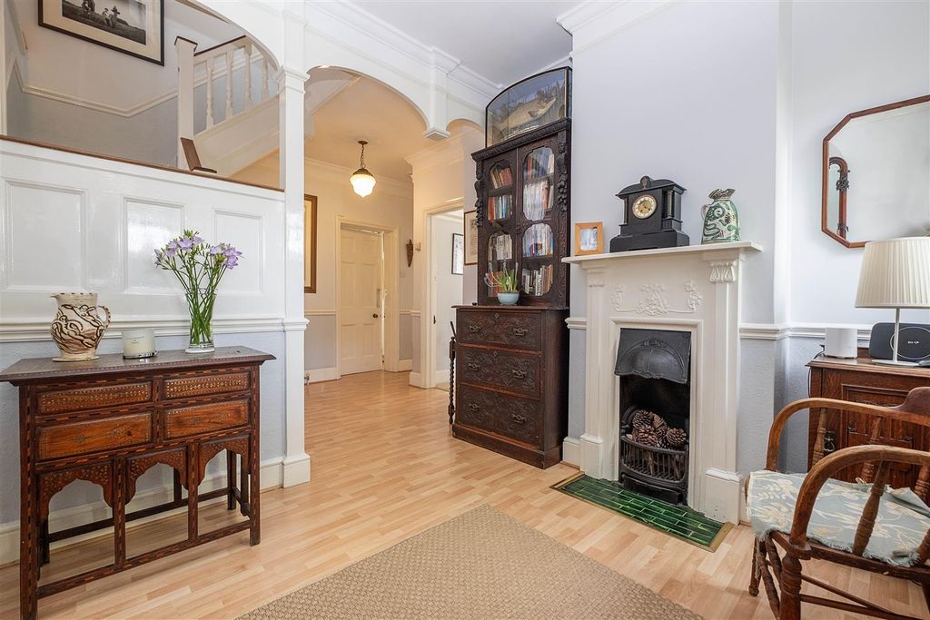 Property photo 3 of 41 Little-Sutton-155-Thorkhill-Road-0077 Copy.Jpg