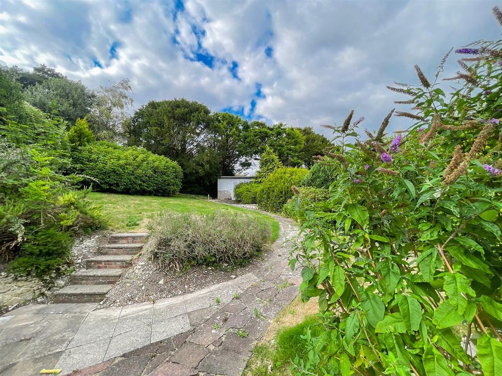 Property photo 3 of 11