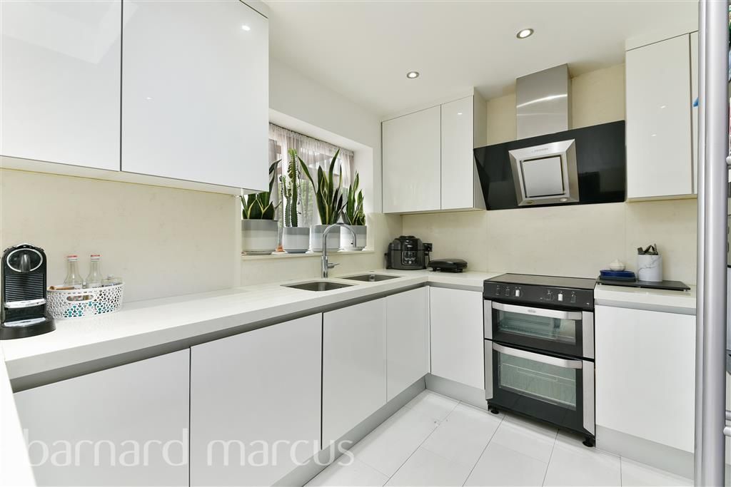 Property photo 1 of 8 Kitchen