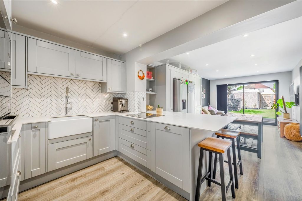 Property photo 2 of 25 20 Grinstead Lane-2.Jpg