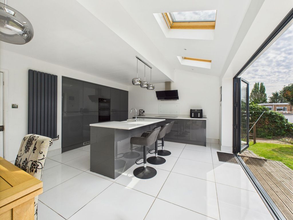 Property photo 3 of 22 Dining/Kitchen