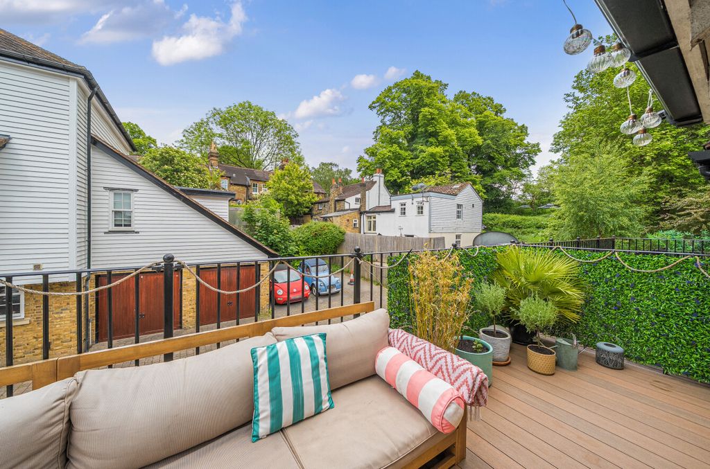 Property photo 1 of 20 1297261-18-682F14...