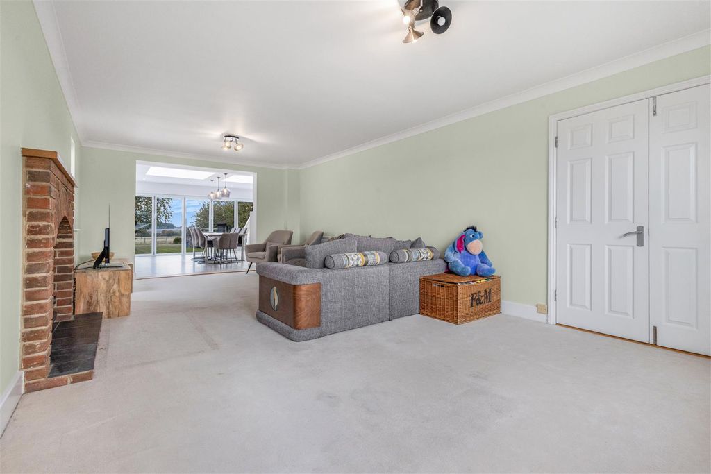 Property photo 3 of 25 Living Room