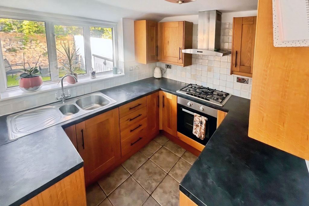 Property photo 3 of 20 2F26Fc11-91A40Ccb-96B5-4F18-Becc-21F695Fcb8d8.Jpg