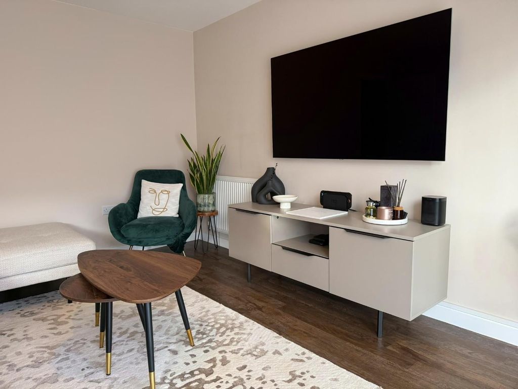 Property photo 2 of 33 Lounge 1.Jpg