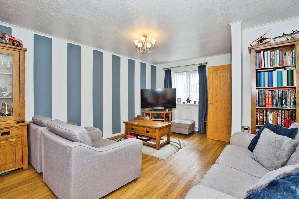Property photo 2 of 17 Photo