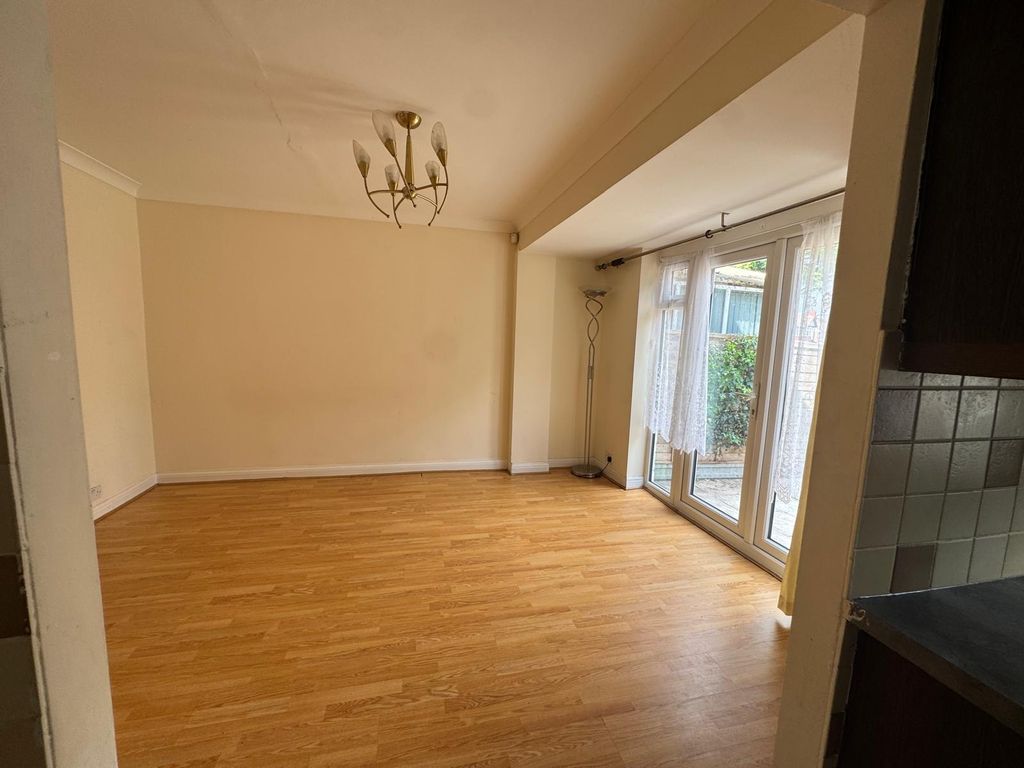 Property photo 1 of 8 Double And Single Rooms To Rent