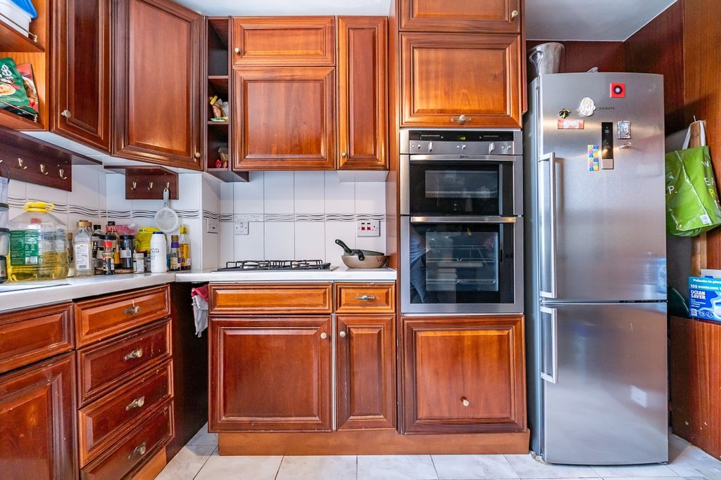 Property photo 2 of 12 Kitchen