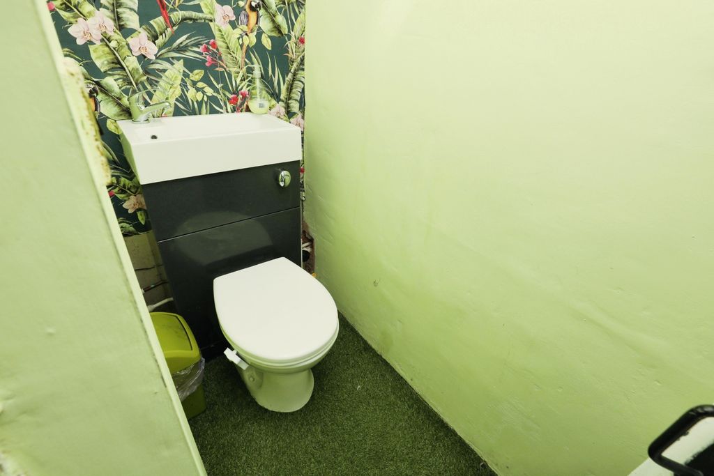 Property photo 3 of 14 Downstairs Cloakroom