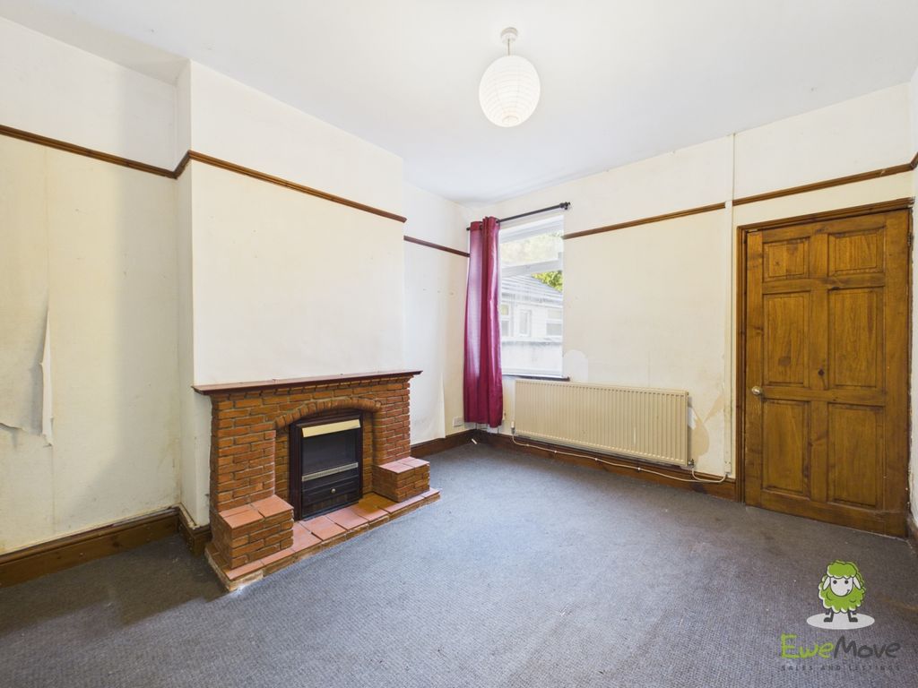 Property photo 3 of 16 Living Room Emilydimelowewemovewhitchurchandnantwi