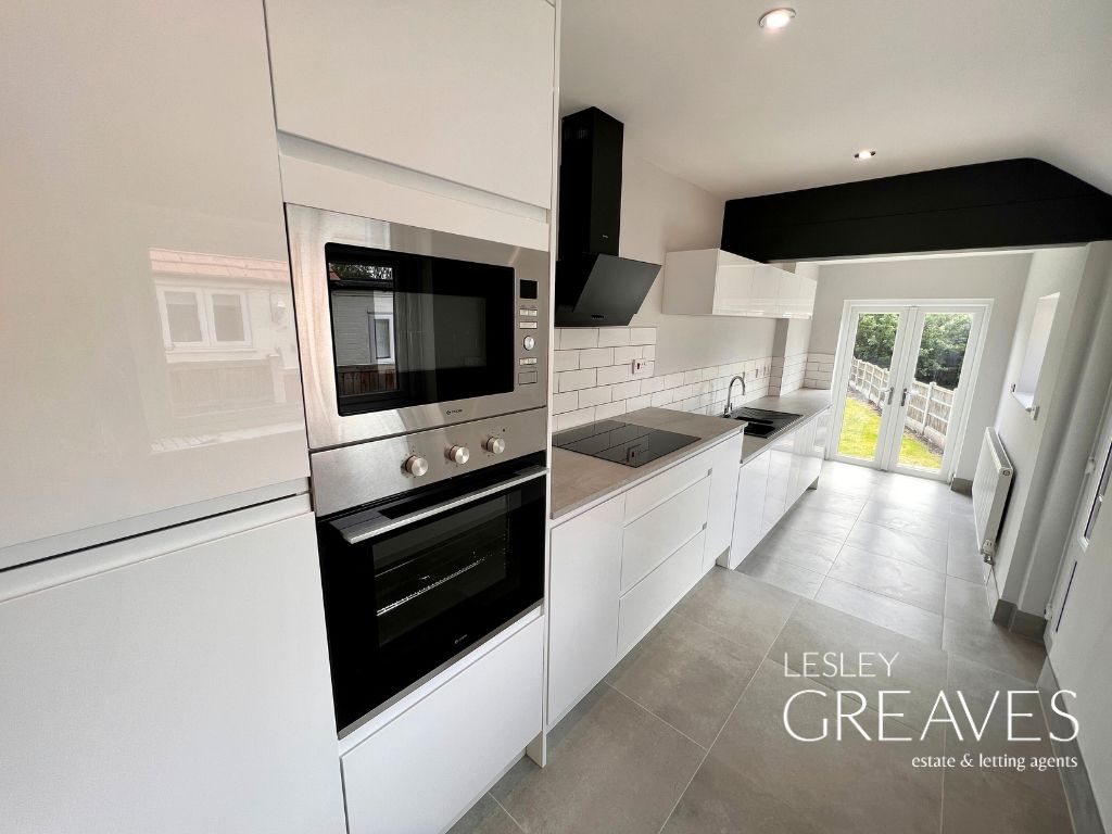 Property photo 2 of 9 Kitchen