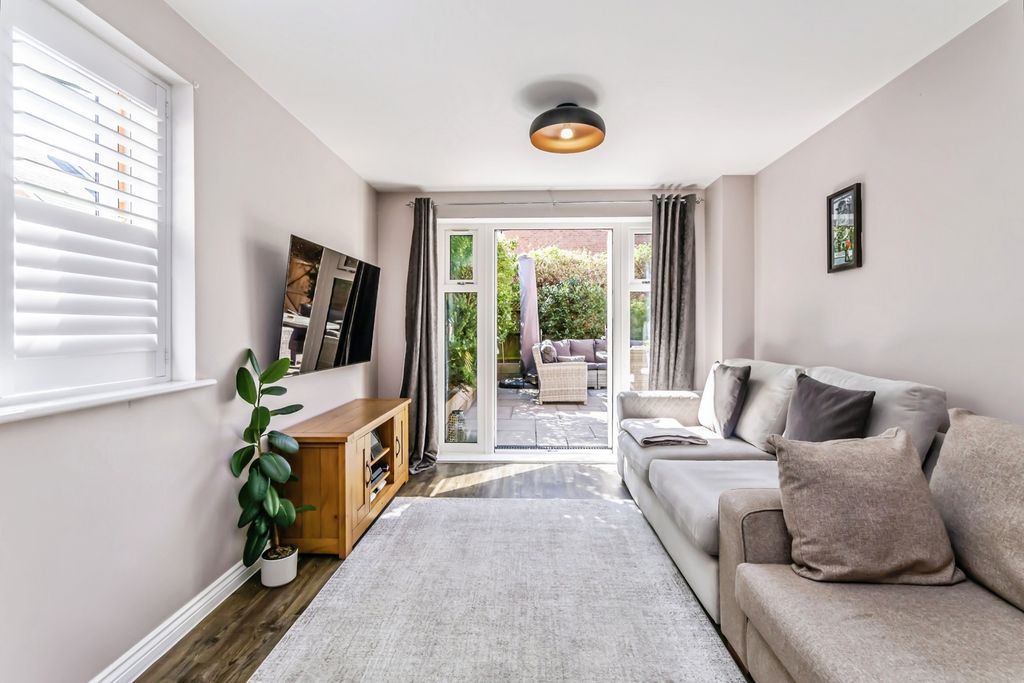 Property photo 2 of 16 Pbox-Img.Jpg