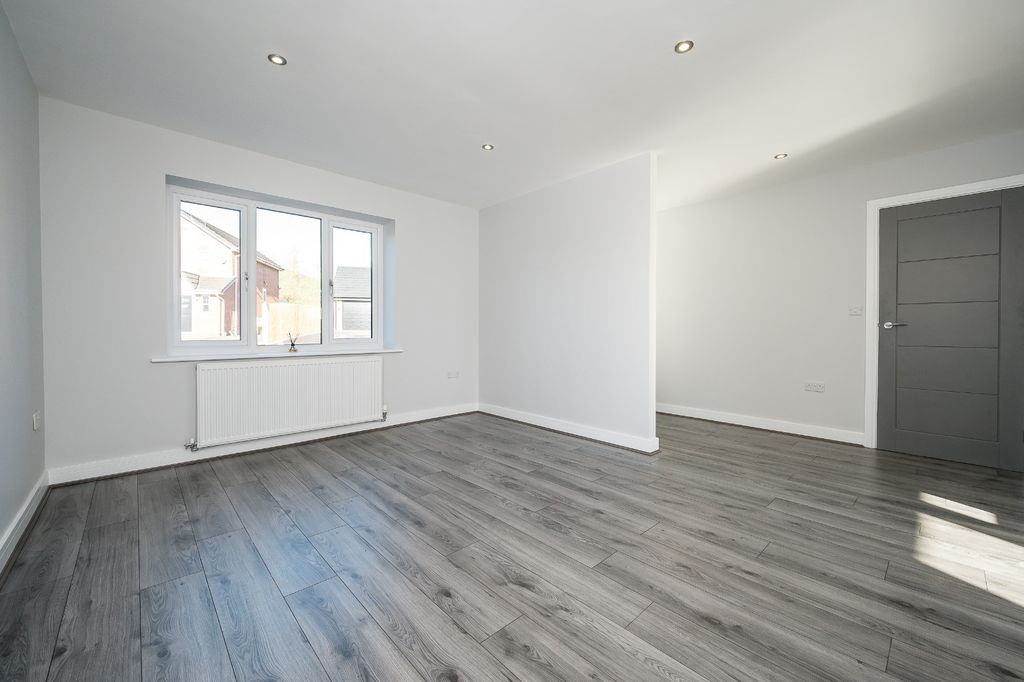 Property photo 3 of 16 2307425