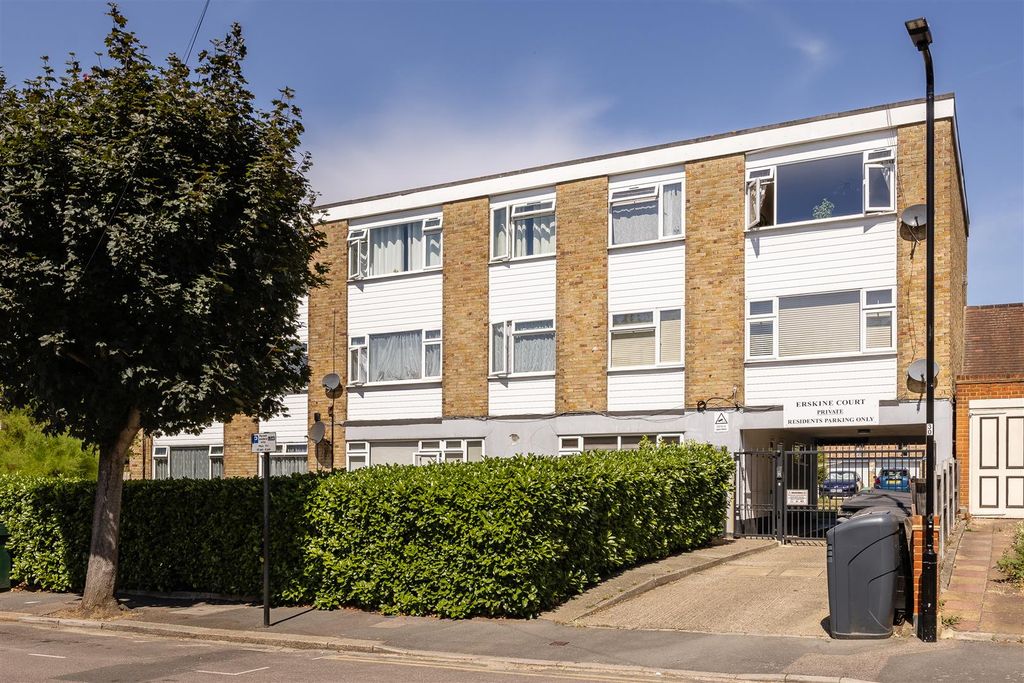 Property photo 1 of 30 Wallwood Road, E11