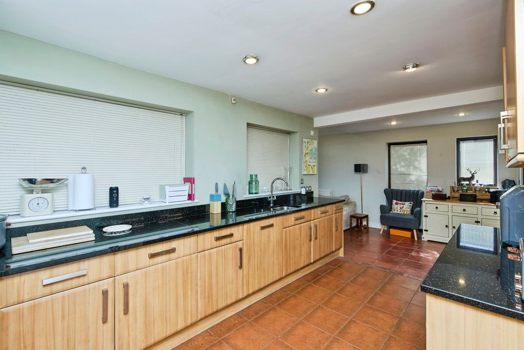 Property photo 2 of 21 Kitchen/Diner