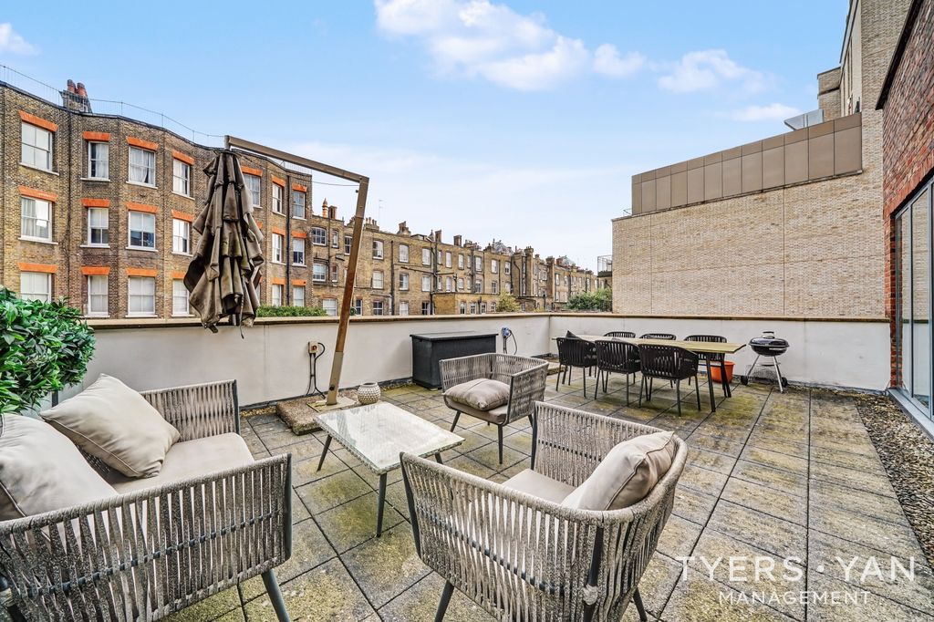 Property photo 2 of 16 Terrace