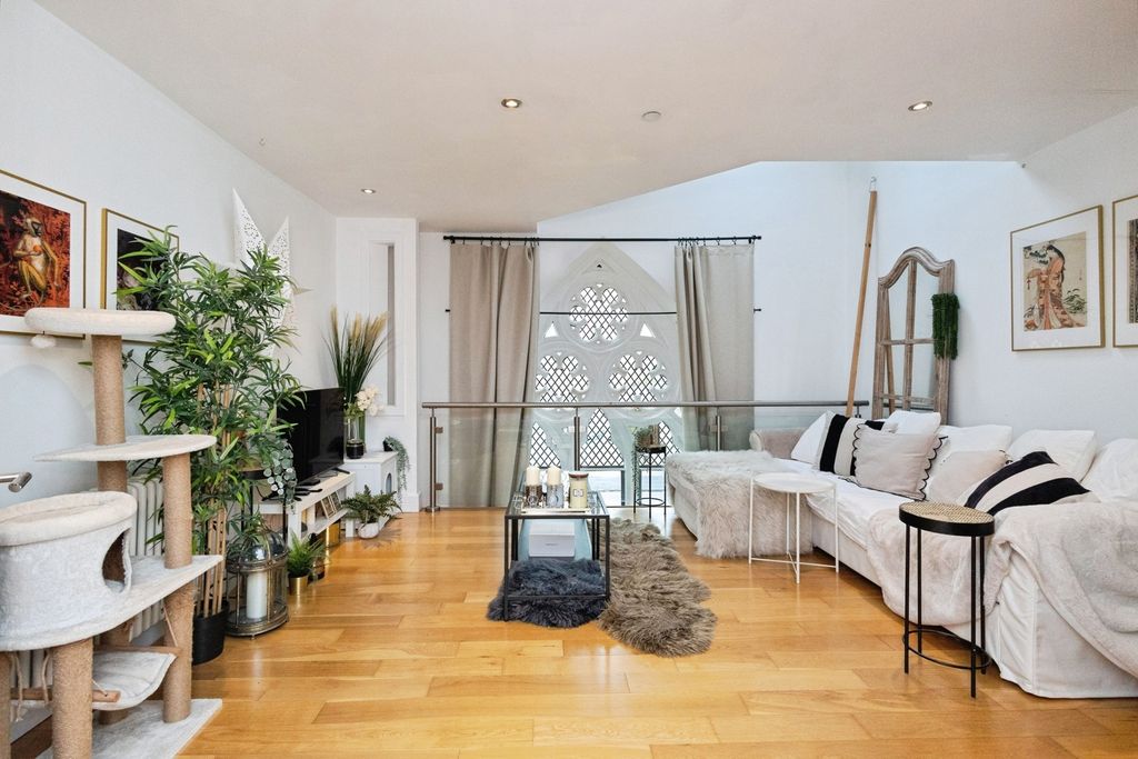 Property photo 3 of 18 Pbox-Img.Jpg