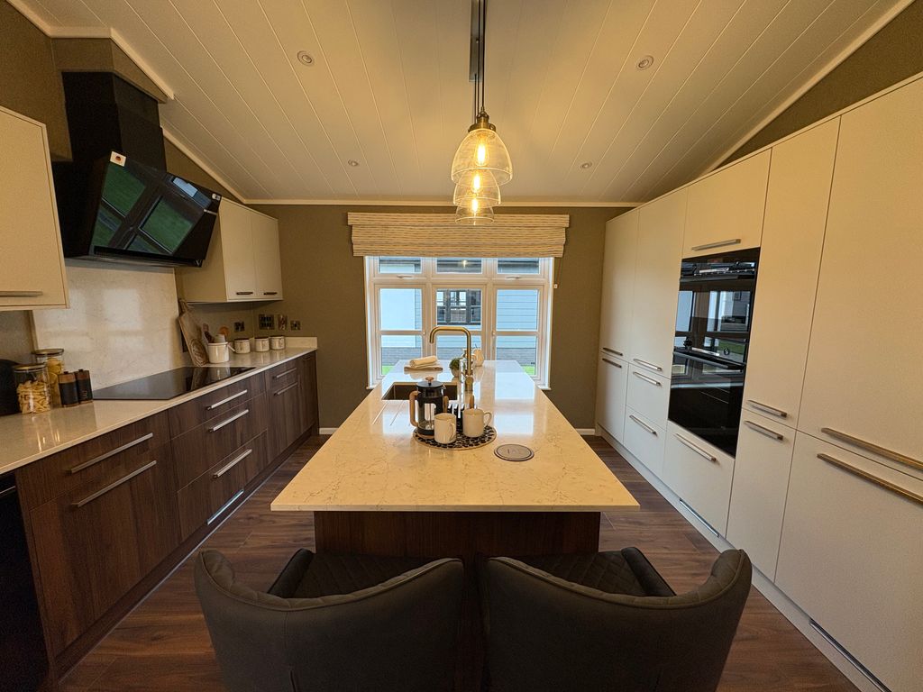 Property photo 2 of 14 Kitchen