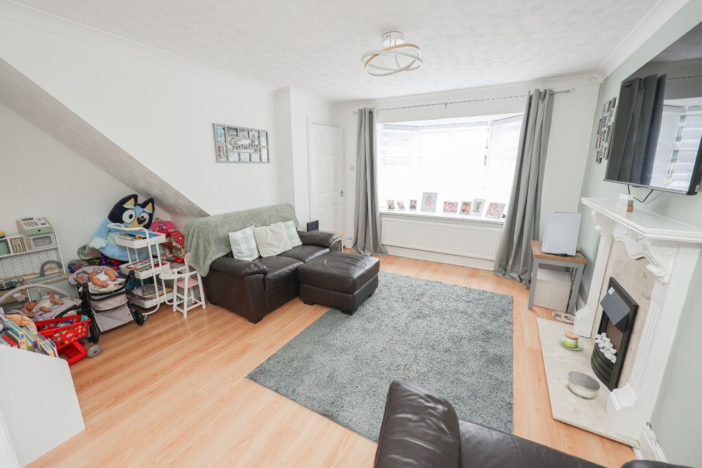 Property photo 3 of 12 4251092