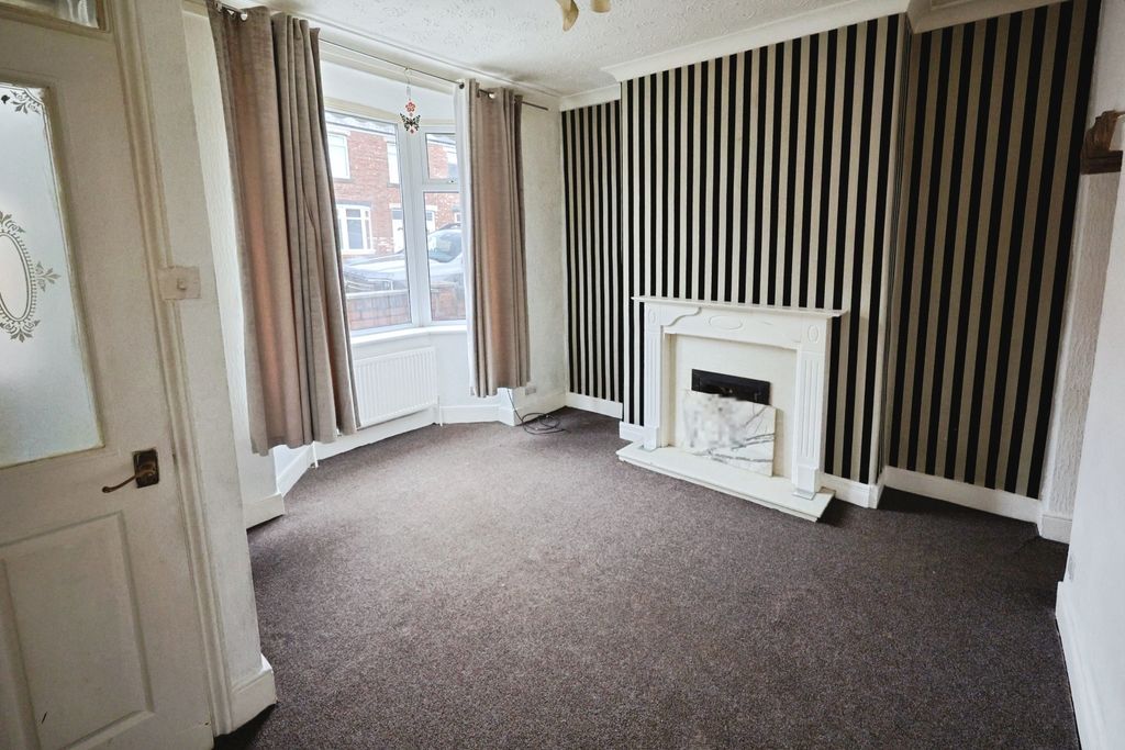 Property photo 2 of 8 Pbox-Img.Jpg