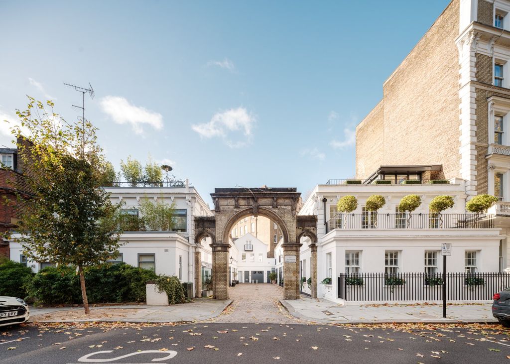 Property photo 2 of 21 External