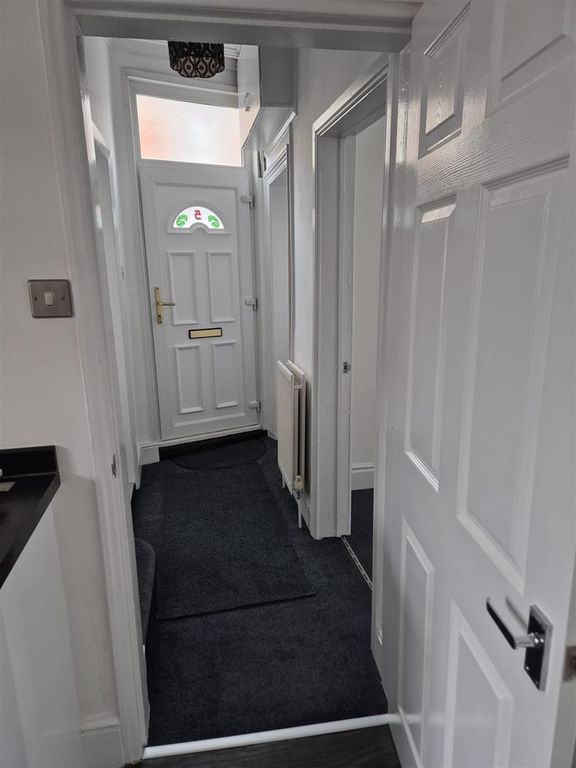Property photo 2 of 8 Entrance Hall