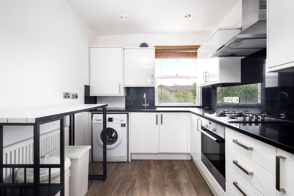 Property photo 3 of 14 Kitchen