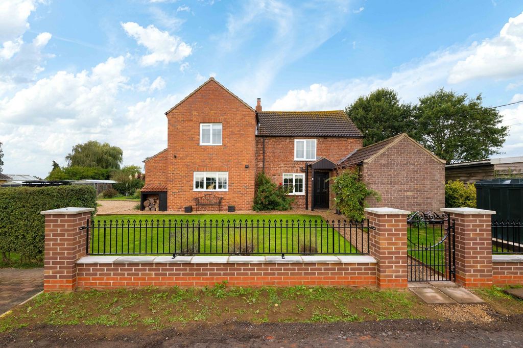 Property photo 1 of 51