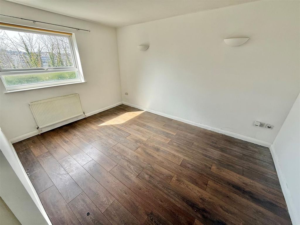 Property photo 2 of 5 Living Room