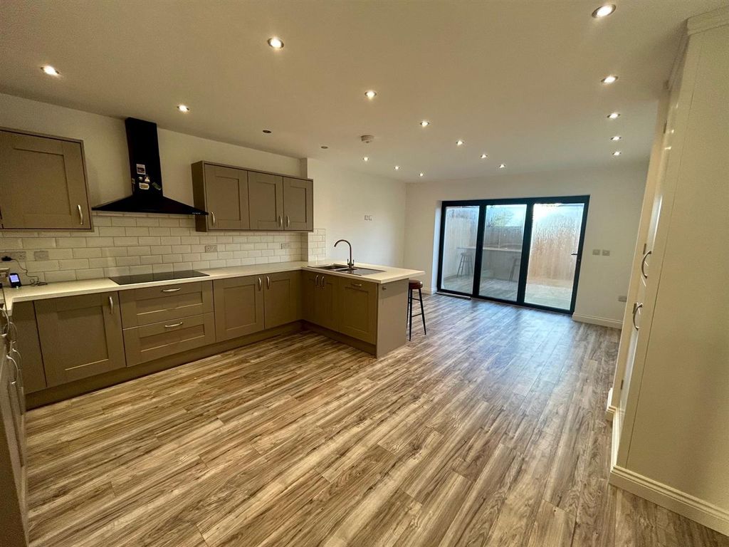 Property photo 3 of 12 Kitchen 1.Jpg