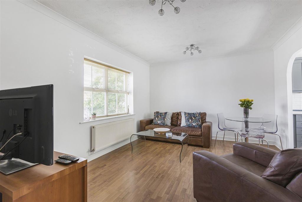 Property photo 3 of 18 6_56878.Jpg